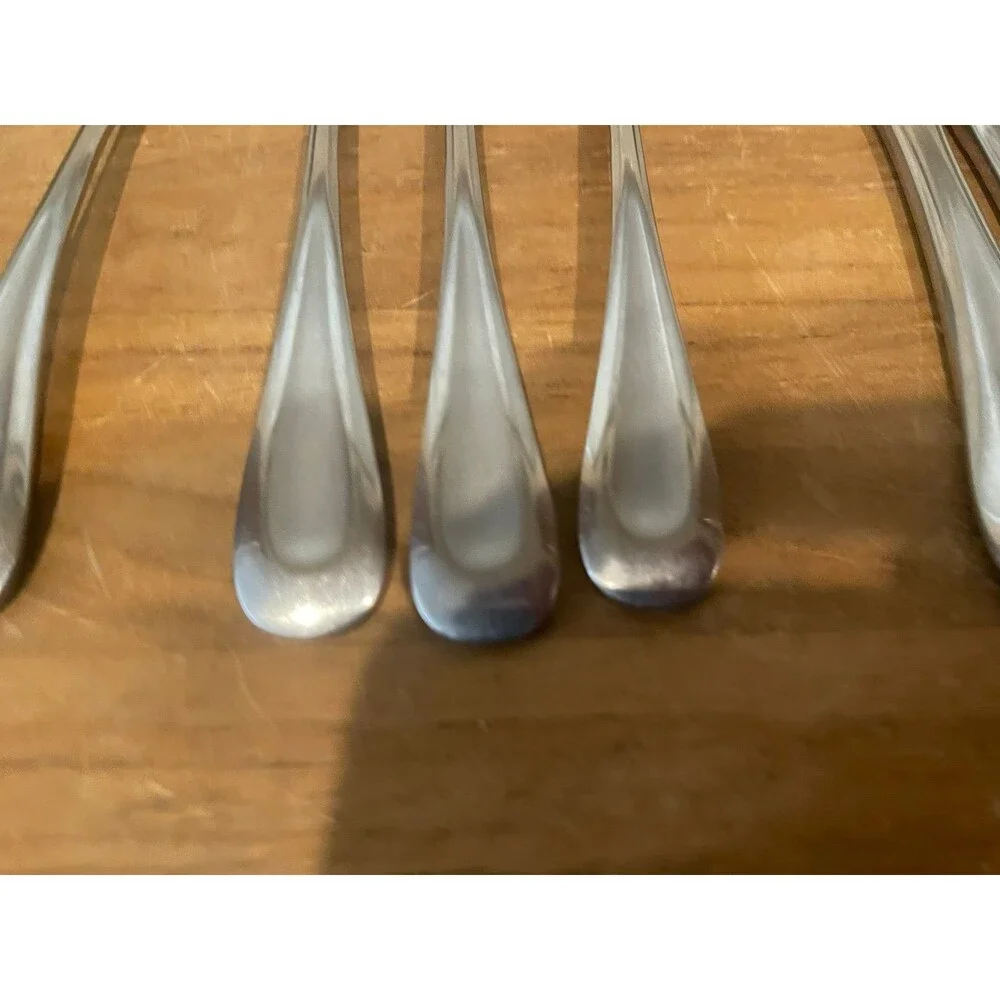 16 pc Oneida Stainless - Smooth Teardrop Flatware Set